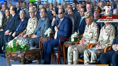 السيسي يسأل عن موعد الإنتهاء من الـ ١٠٠٠ بيت زراعي