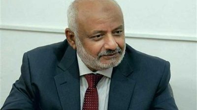 محافظ الحديدة يؤكد حرص الحكومة الشرعية باليمن على تحقيق السلام الدائم في البلاد