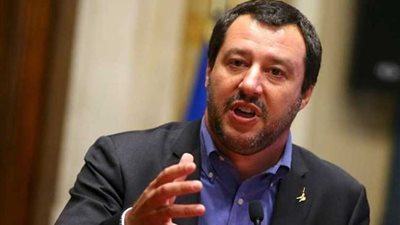 وزير الداخلية الإيطالي يرفض استقبال سفينة إغاثة مهاجرين
