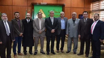 رئيس جامعة المنوفية يلتقي وفدا من وزارة المالية