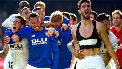 فالنسيا يفوز على هويسكا 2-1 في الدوري الإسباني لكرة القدم