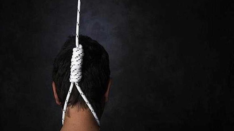 يشنق نفسه في دورة