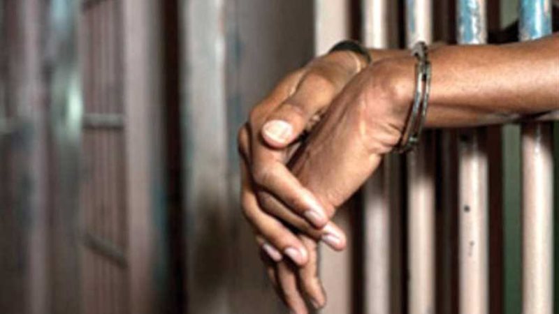 القبض على عامل بتهمة