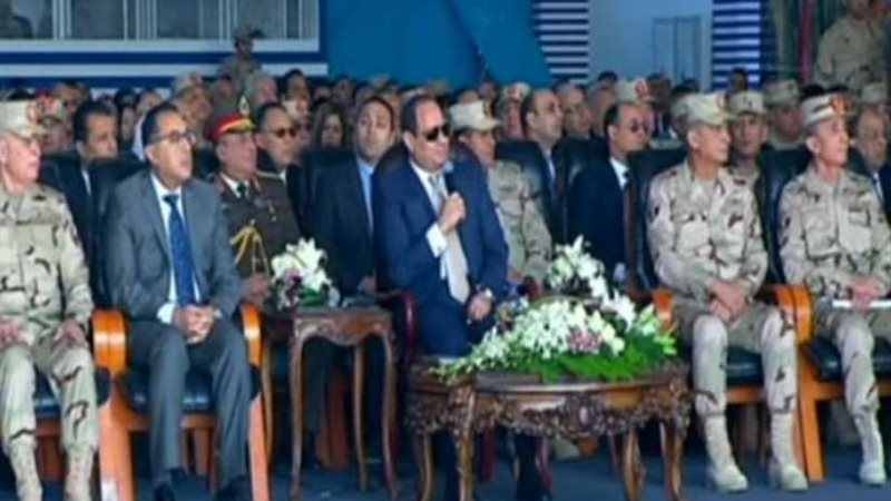 السيسي يشهد وضع حجر