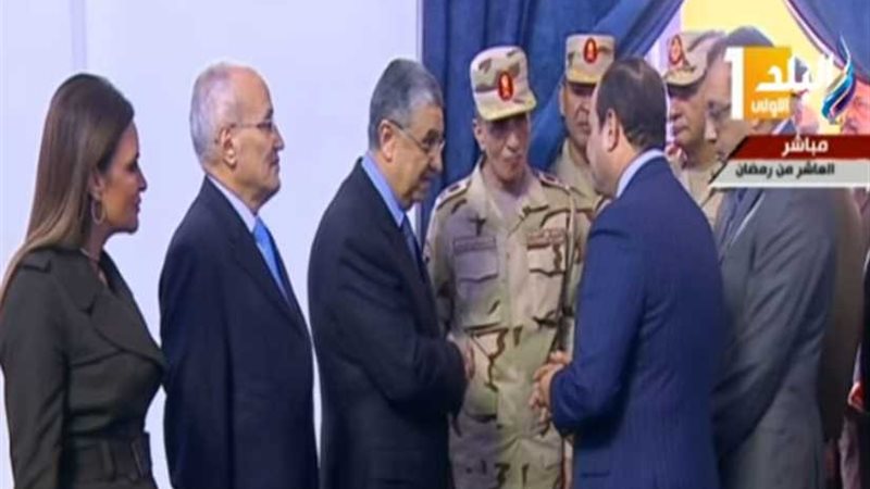 السيسي يناقش الوزراء