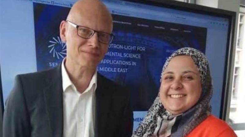آية ومها أطلقتا نيون