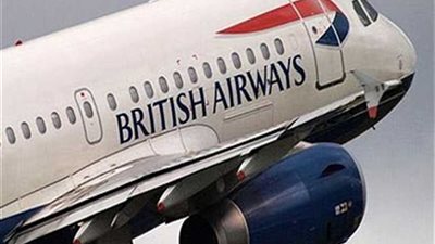 الشرطة البريطانية تعثر على حطام طائرة بدون طيار قرب مطار جاتويك