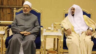 الإمام الأكبر يصل الرياض في زيارة للسعودية