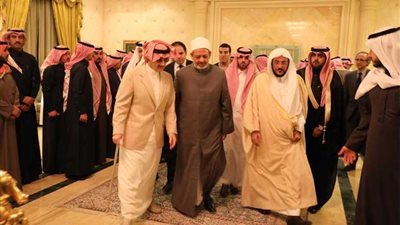 الإمام الأكبر يقدم واجب العزاء لأبناء وأشقاء الأمير طلال بن عبد العزيز آل سعود