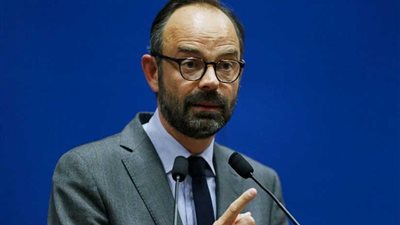 رئيس الوزراء الفرنسي يلتقي ضباط شرطة مصابين في احتجاجات 