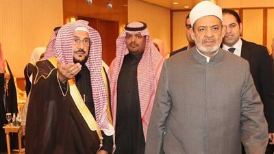بحضور مفتي عام السعودية.. وزير الشؤون الإسلامية يحتفي بشيخ الأزهر
