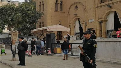 كردونات أمنية وبوابات إلكترونية لتأمين أعياد الميلاد في كفر الشيخ