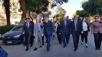 السفير الياباني يتجول بـ