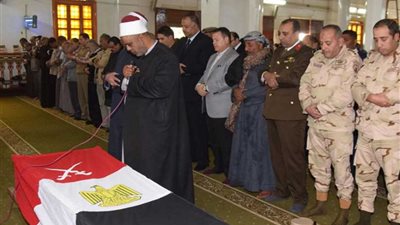 قيادات بني سويف يتقدمون جنازة شهيد القوات المسلحة 