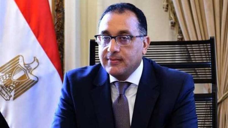 رئيس الوزراء يستعرض