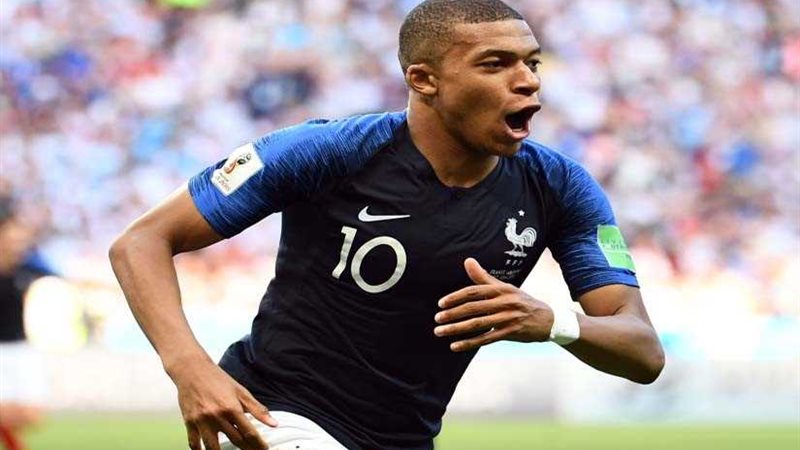 استفتاء: مبابي مهاجم