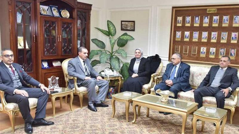 محافظ أسيوط يلتقي