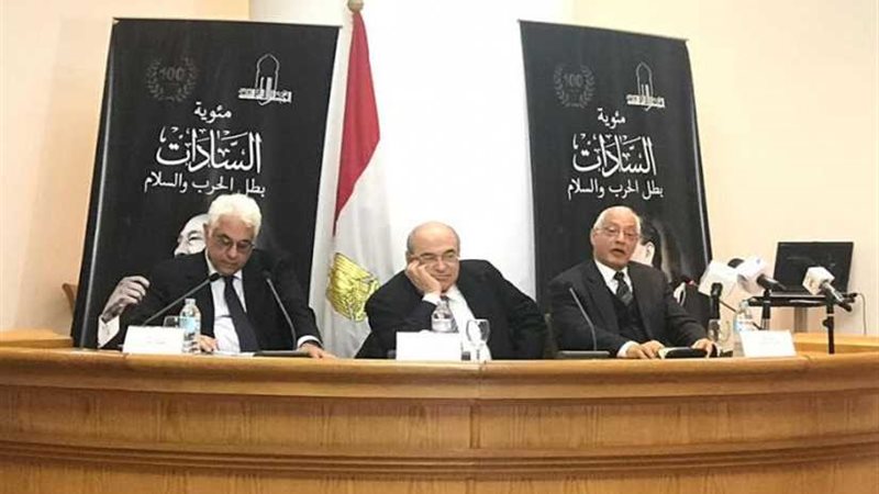 مفكرون وسياسيون: