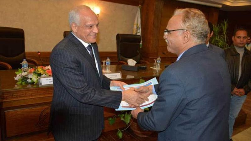 محافظ الجيزة يكرم