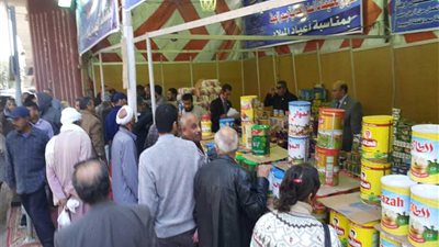 مستقبل وطن أسيوط ينظم معرضا للسلع الغذائية بتخفيض 30%..صور