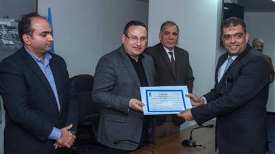 بالصور.. تكريم قيادات الصف الأول بأحياء ومديريات الإسكندرية