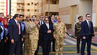 بالصور.. افتتاح الرئيس السيسى لمشروع تطوير منطقة غيط العنب 