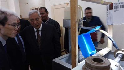 جولة للسفير الياباني بمصانع الزجاج بقرية جراح