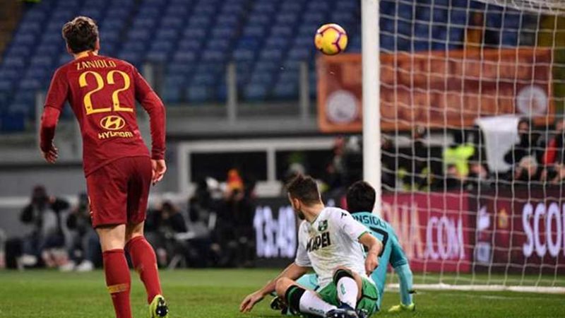 روما يفوز على ساسولو