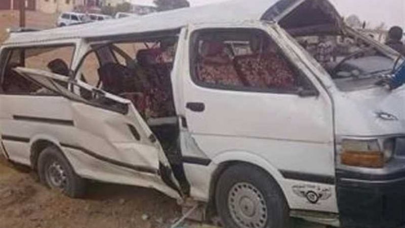 انقلاب ميكروباص وإصابة