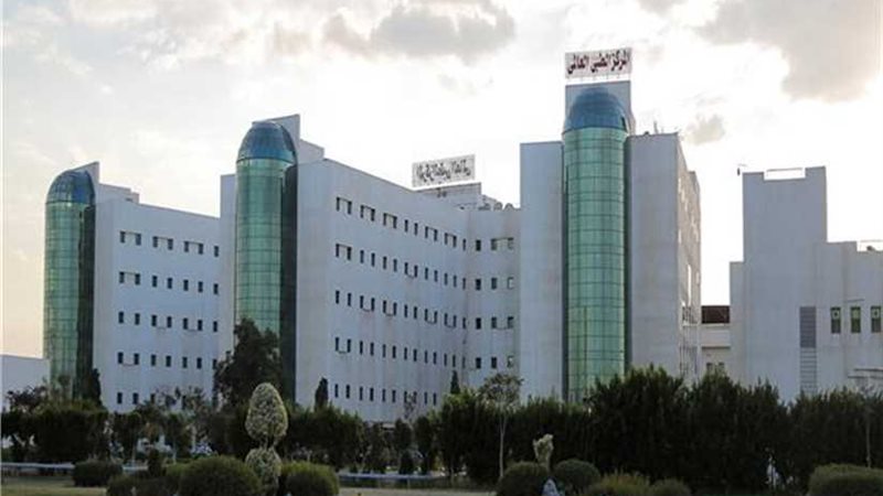 خبير فى الغدد الصماء