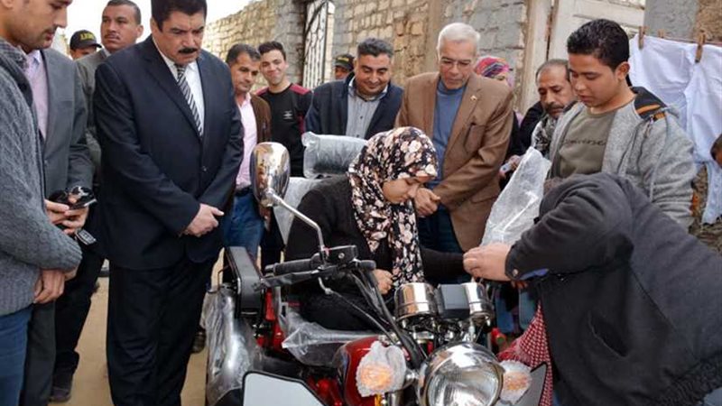 محافظ القليوبية يسلم