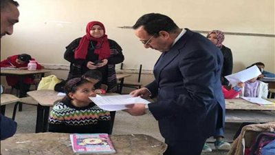 محافظ شمال سيناء يتفقد امتحانات النقل بالعريش