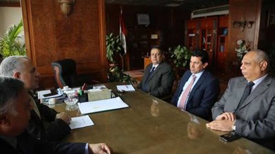 وزير الشباب يلتقي وزير الري لبحث إنشاء ملاعب مفتوحة