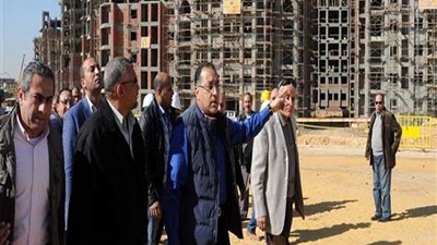 نائب وزير الإسكان يتفقد مراحل تنفيذ المشروعات المختلفة بالقاهرة الجديدة