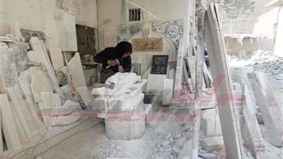 قصة مسلمة احترفت فن صناعة تماثيل 