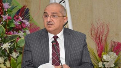 رئيس جامعة أسيوط يهنئ نائبه والعمداء الجدد.. صور