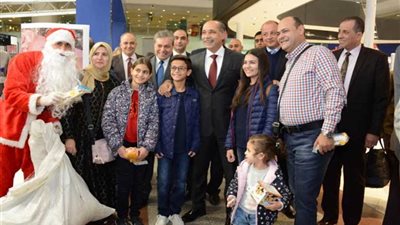 وزير الطيران يهنئ العاملين والمسافرين بالعام الميلادي الجدید