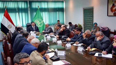 محافظ القليوبية يناقش مشكلات أعمال تراخيص البناء