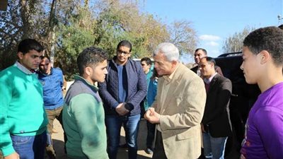 ”إسلام“ روائي يبيع الفاكهة على أرصفة شبين الكوم