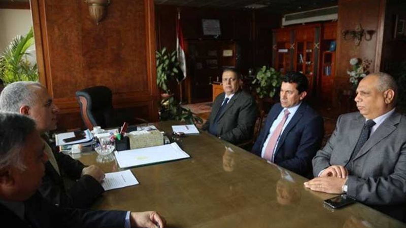 وزير الشباب يلتقي