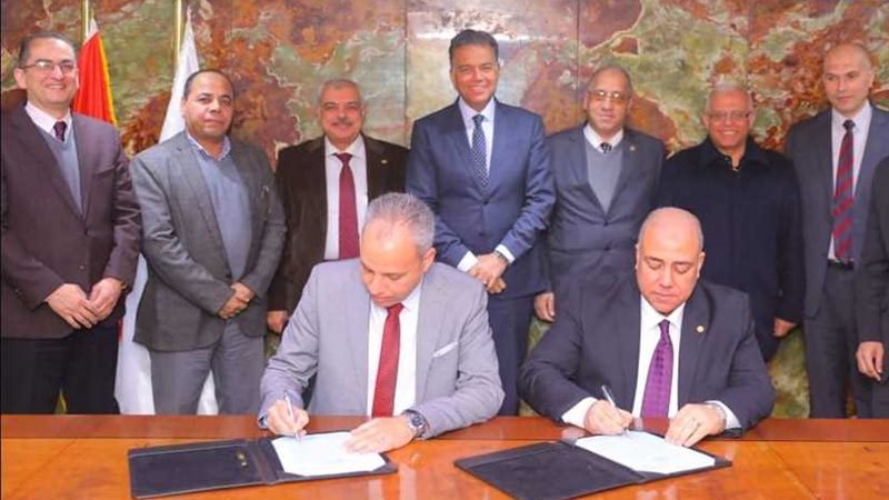 وزير النقل يشهد التوقيع