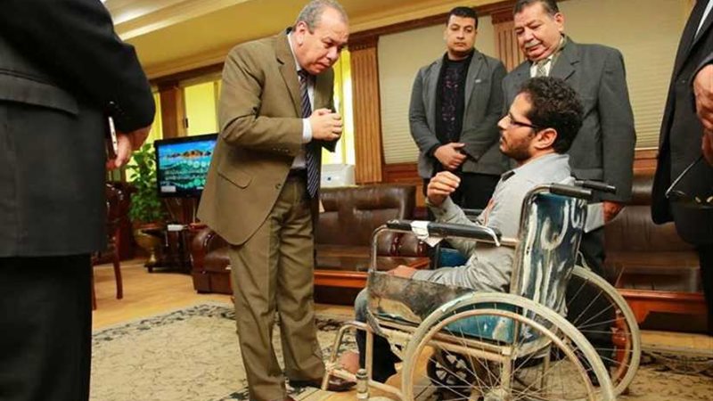 كرسي متحرك و5 شهادات