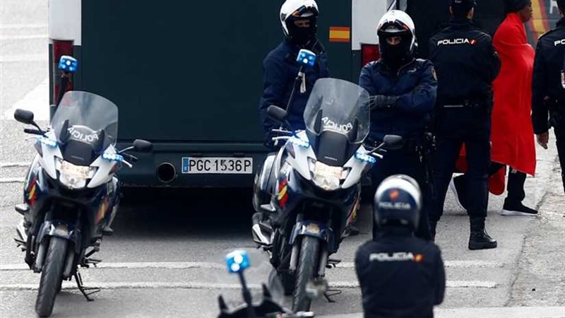 هولندا.. توقيف 4