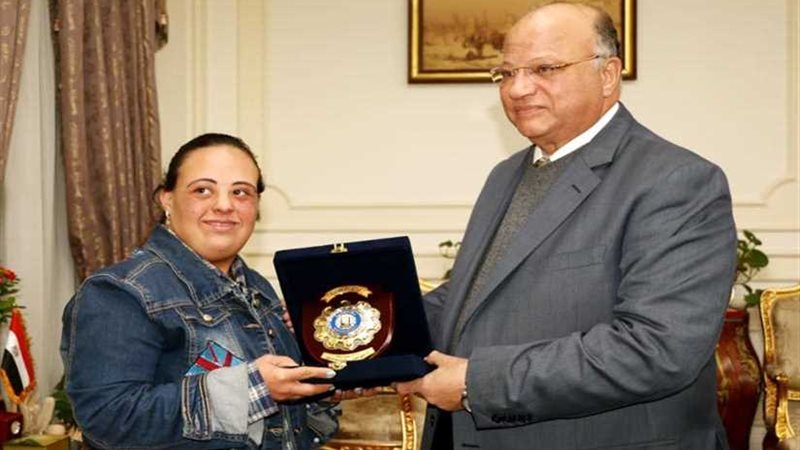 محافظ القاهرة يكرم