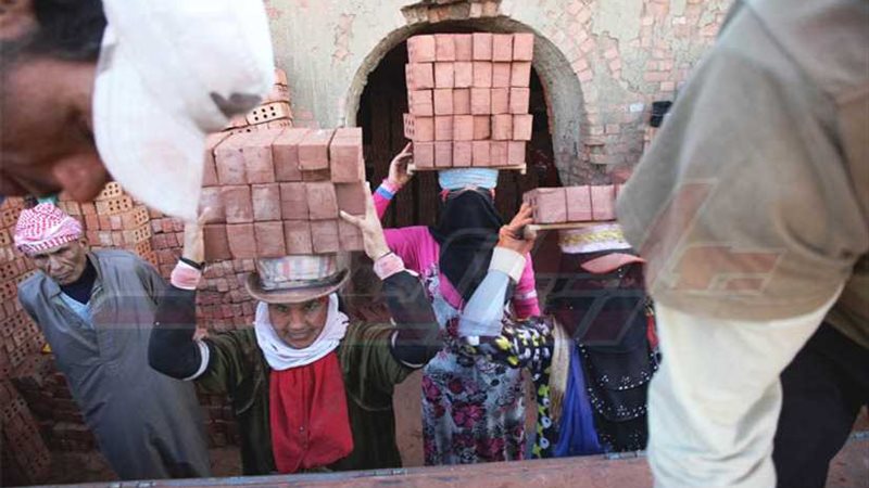 عاملات منتصف الليل..