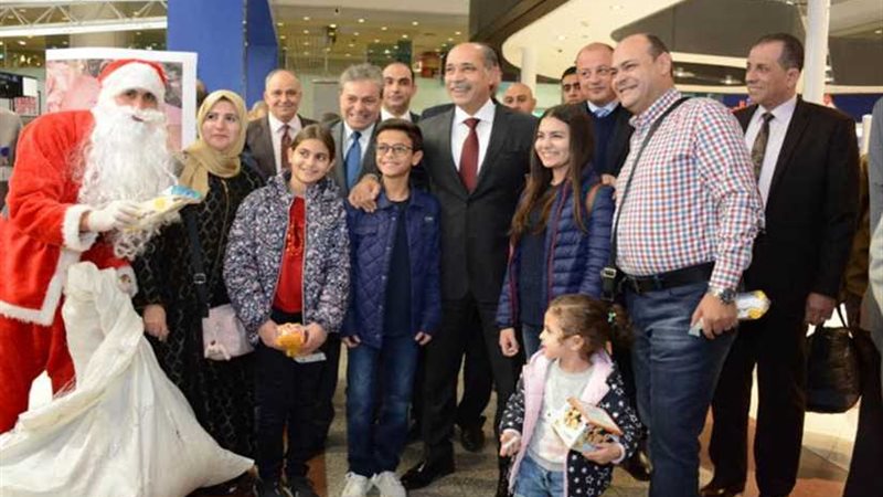 وزير الطيران يهنئ