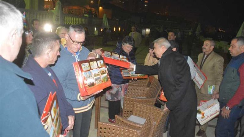 محافظ المنيا يلتقي