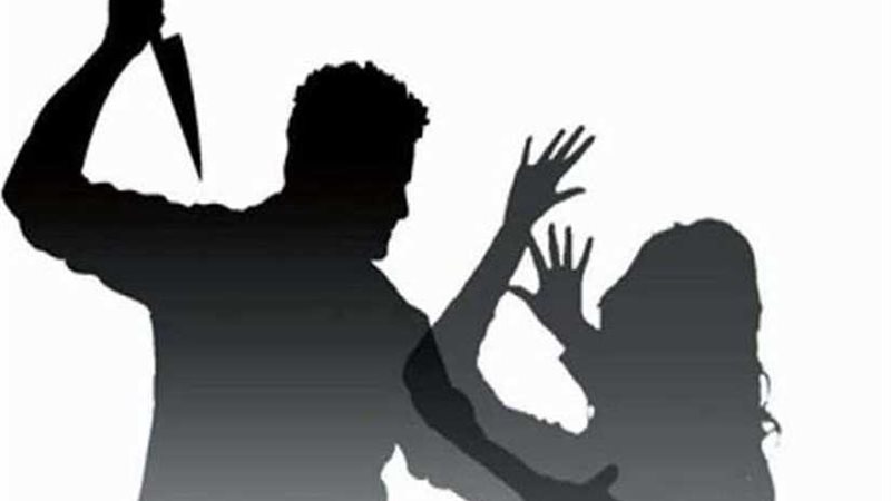 يقتل 7 أفراد من أقارب