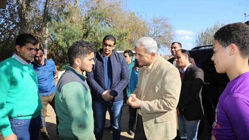 ”إسلام“ روائي يبيع