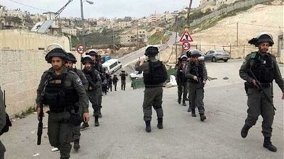 القاء عبوة ناسفة على قوة من جيش الاحتلال